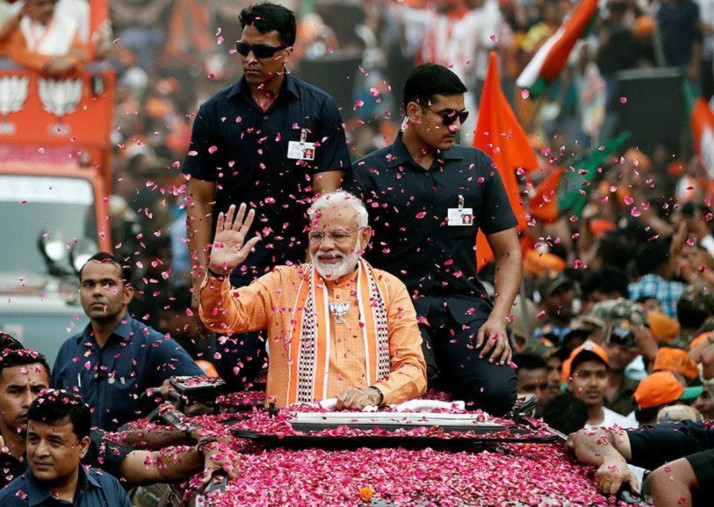 गुवाहाटी में PM मोदी के रोड शो ने जमाया रंग