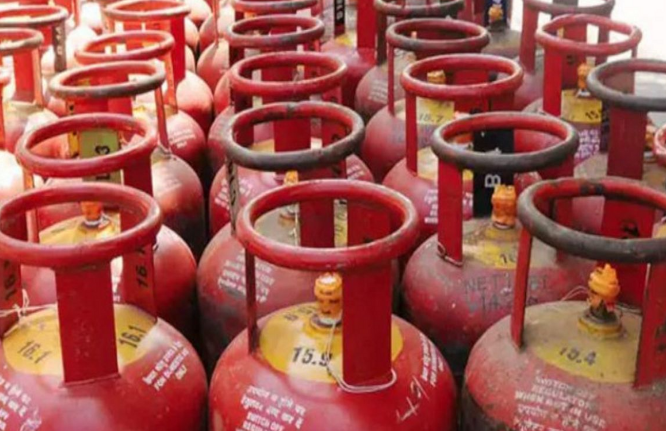 11 महीने बाद MP में घरेलू LPG सिलेंडर ₹60 महंगा, भोपाल में ₹918 और इंदौर में ₹941