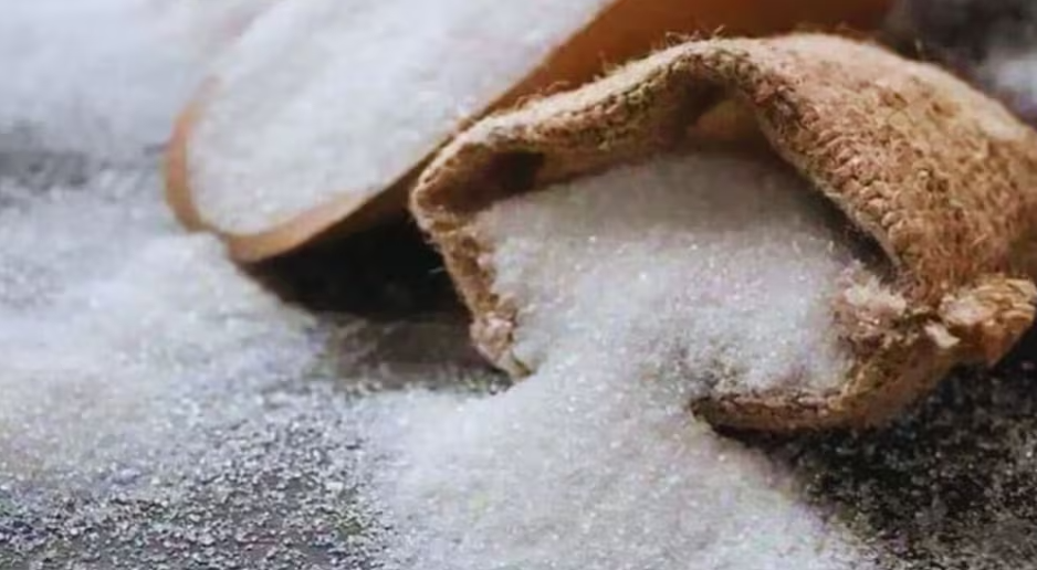 त्योहारों से पहले चीनी ने बढ़ाई मिठास की कीमत! सप्लाई का भरोसा टूटा तो बाजार में क्यों मचा हड़कंप?