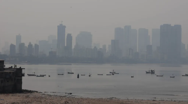 मुंबई में दिल्ली से भी खराब हुई हवा, बॉम्बे हाईकोर्ट सख्त; पूछा- जिम्मेदार अधिकारी चैन की नींद कैसे सो रहे हैं?